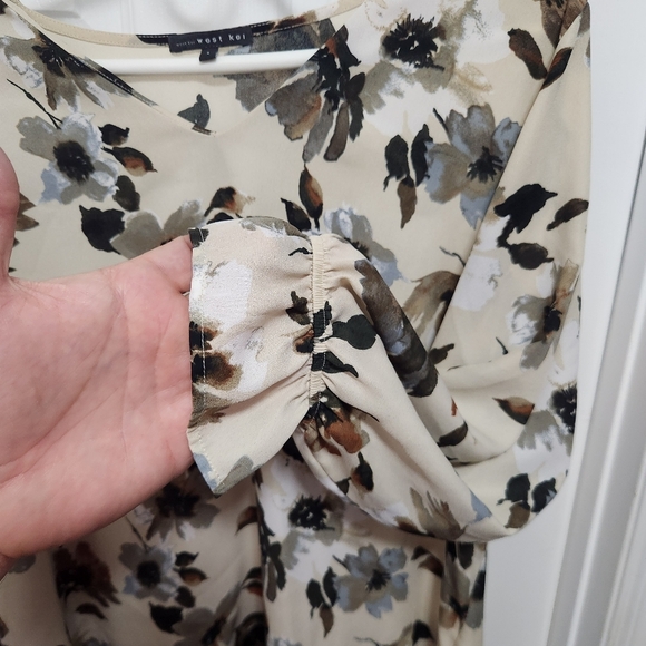 West Kei Black and Cream Long Sleeve Tunic with Boxy Style and Notched Collar - Picture 3 of 6